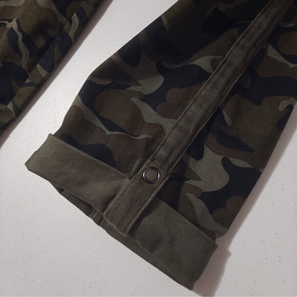 NWT Torrid Camo Capris Pants 22 Womens Green Camouflage New Utility Gorp Grunge - Picture 4 of 11